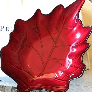 Princess House decorative Leaf in Ruby Red ♥️. Discontinued hard to come by.